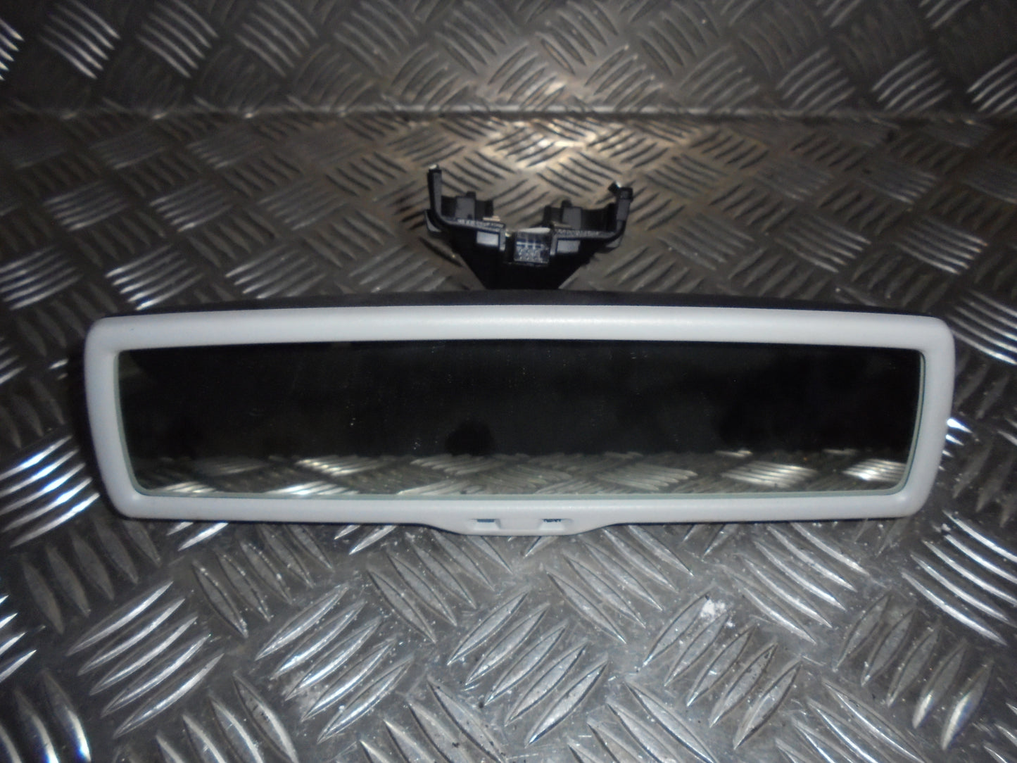 VW Passat 3C Bakspejl Indvend Med OEM Nr. 3C0857511D Fra VW Ophugger