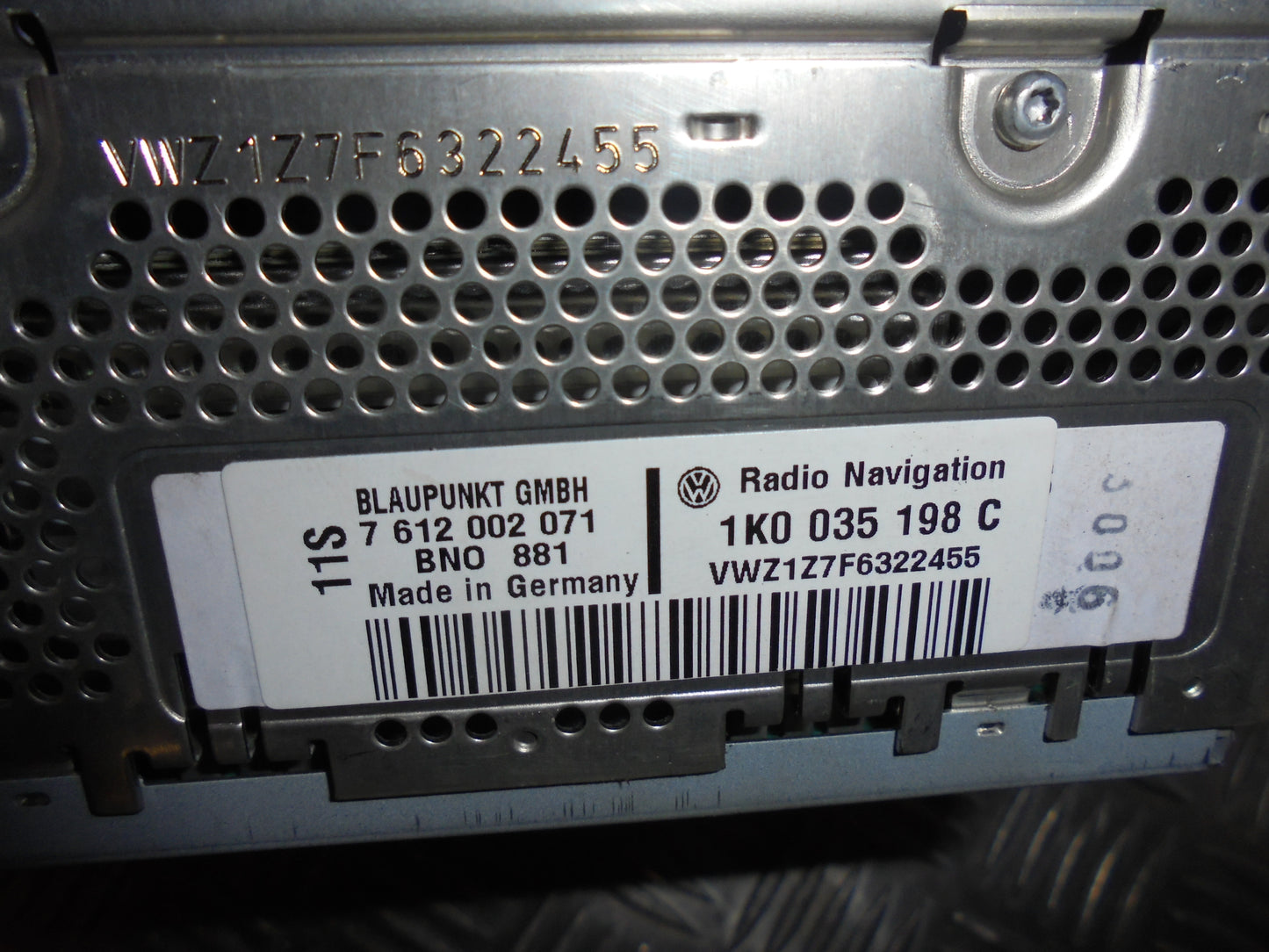 VW Passat 3C Navigationsanl Med OEM Nr. 1K0035198C Fra VW Ophugger
