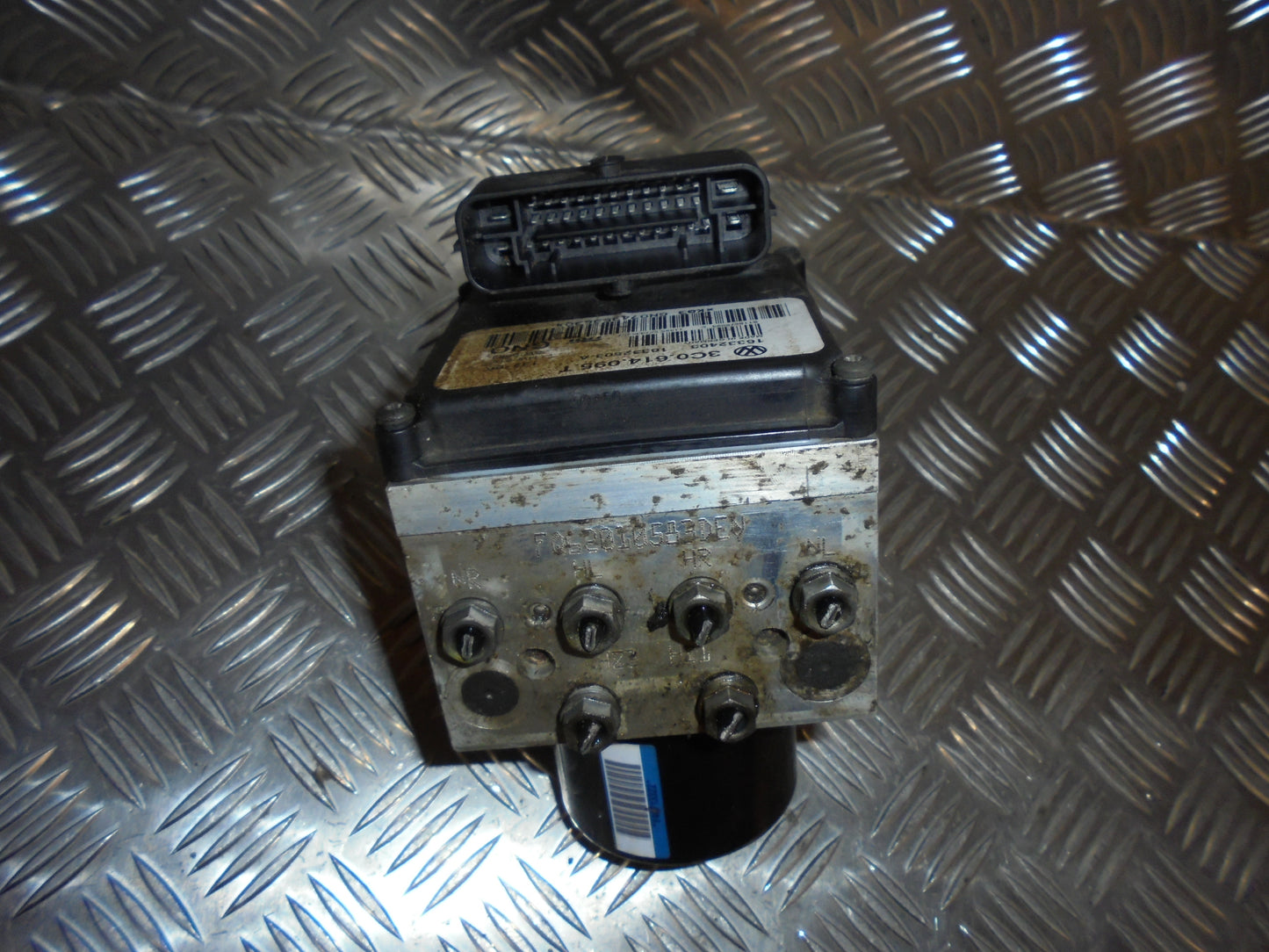 VW Passat 3C ABS Pumpe Med OEM Nr. 3C0614095T Fra VW Ophugger