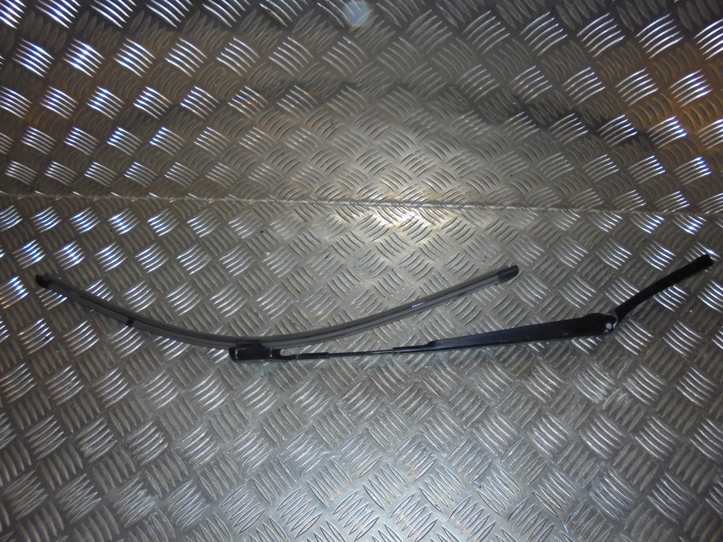 VW Passat 3C Viskerarm Med OEM Nr. 3C1955410B Fra VW Ophugger