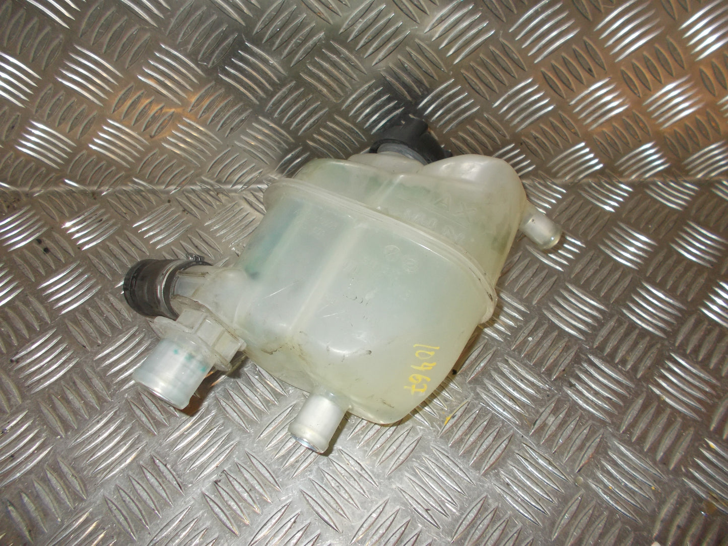 Smart Fortwo W451 Ekspansionsbehold Med OEM Nr. Ophugger Fra Smart Ophugger