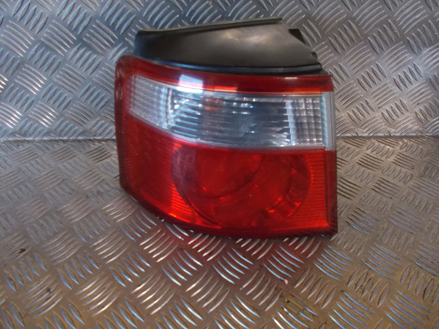 Kia Carens Baglygte Med OEM Nr. Ophugger Fra Kia Ophugger