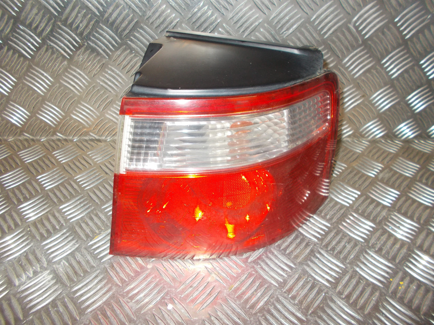 Kia Carens Baglygte Med OEM Nr. Ophugger Fra Kia Ophugger