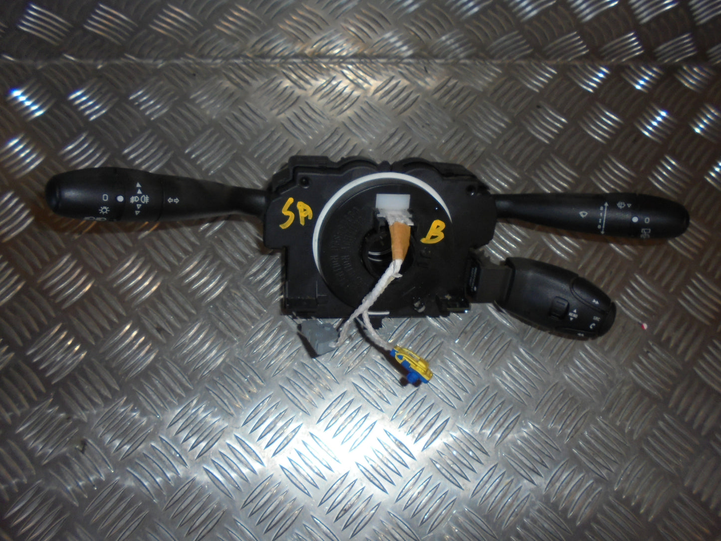 Peugeot 206+ Kontakt Combi Med OEM Nr. 96663042XT Fra Peugeot Ophugger