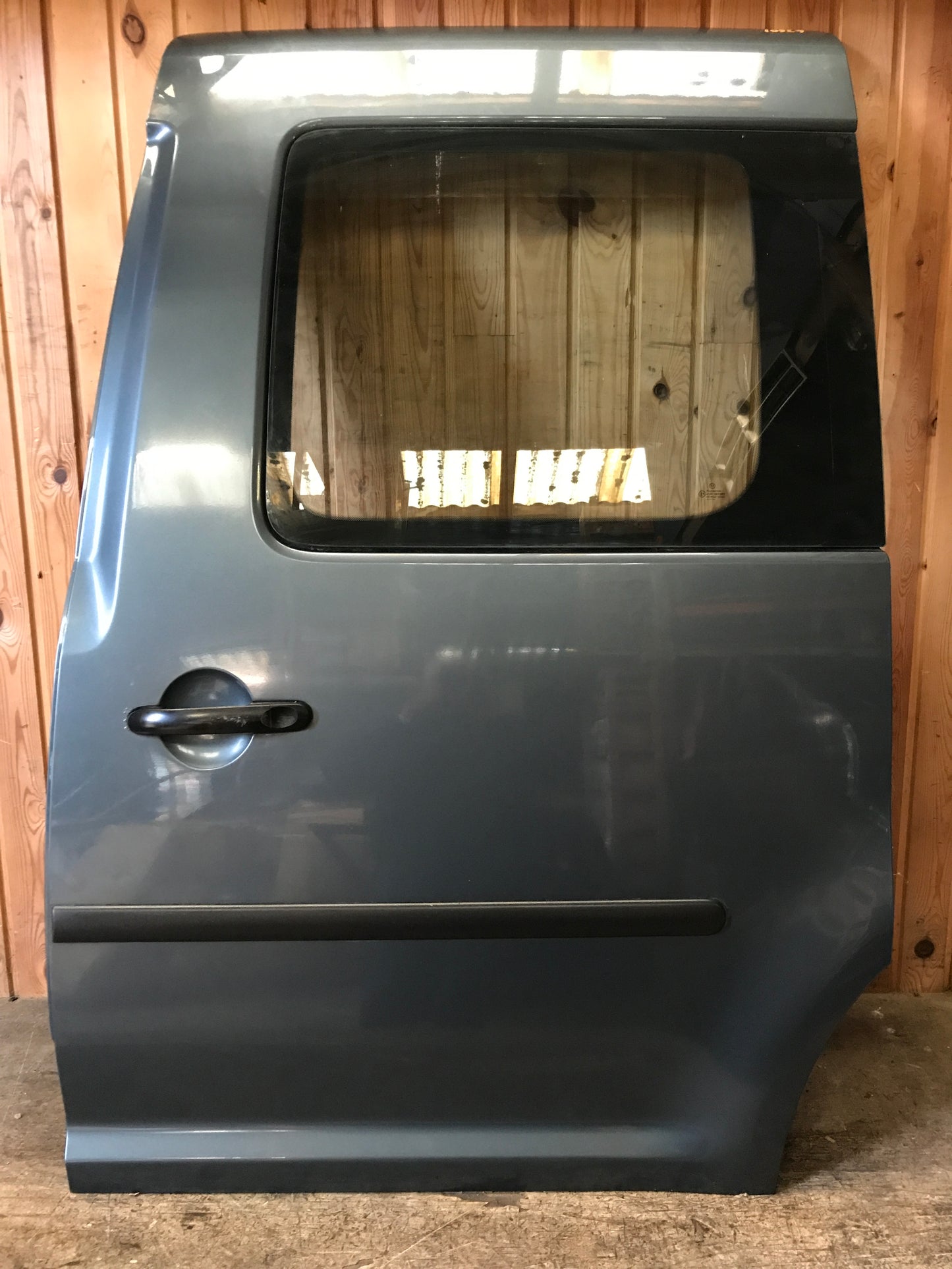 VW Caddy 2K Skydedør V Med OEM Nr. 2K0843107S Fra VW Ophugger