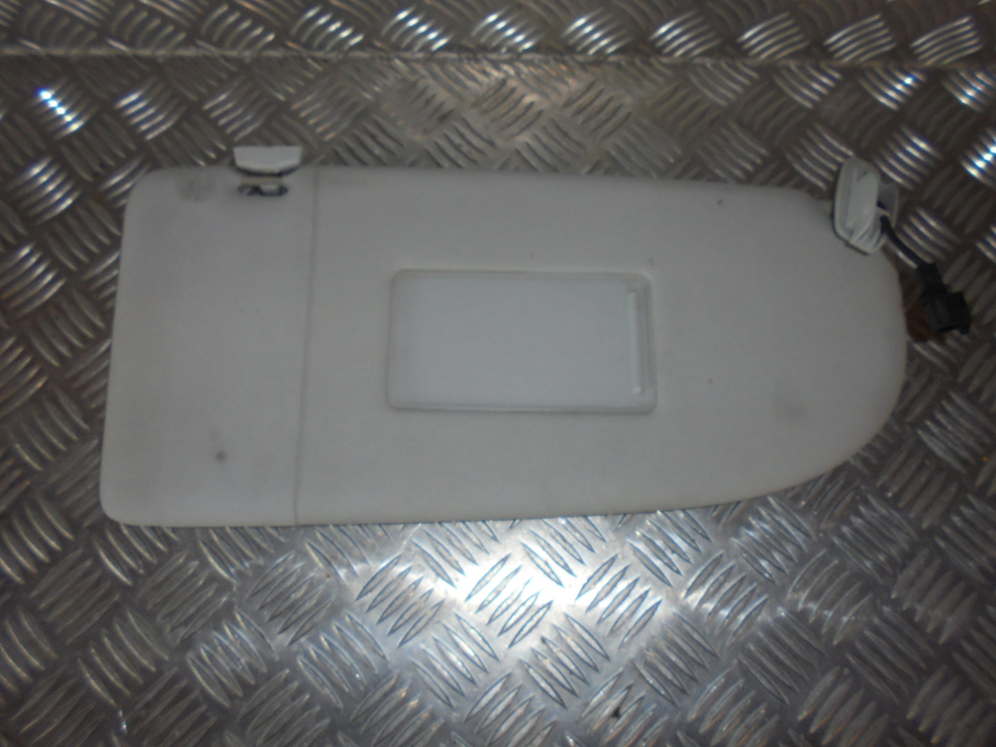 VW Caddy 2K Solskærm Med OEM Nr. 2K0857552C Fra VW Ophugger