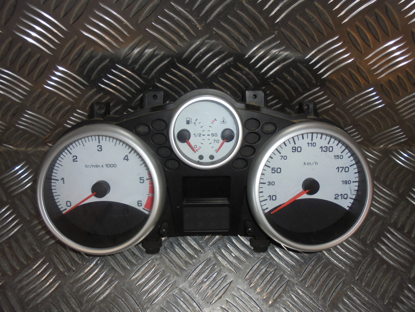 Peugeot 206+ Speedometer - Instrument Med OEM Nr. 6103HP Fra Peugeot Ophugger