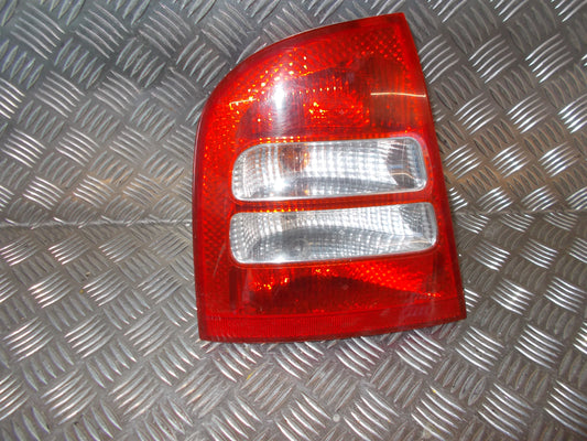 Skoda Octavia Baglygte Med OEM Nr. 1U6945111C Fra Skoda Ophugger