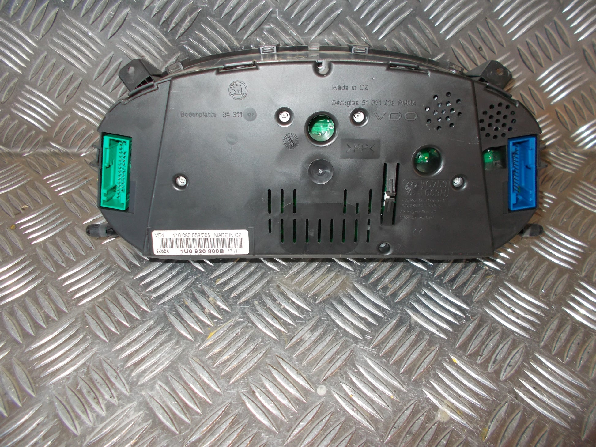 Skoda Octavia Speedometer - Instrument Med OEM Nr. 1U0920800B Fra Skoda Ophugger