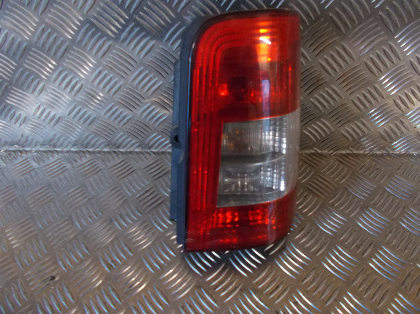 Citroen Berlingo Baglygte Med OEM Nr. Ophugger Fra Citroen Ophugger