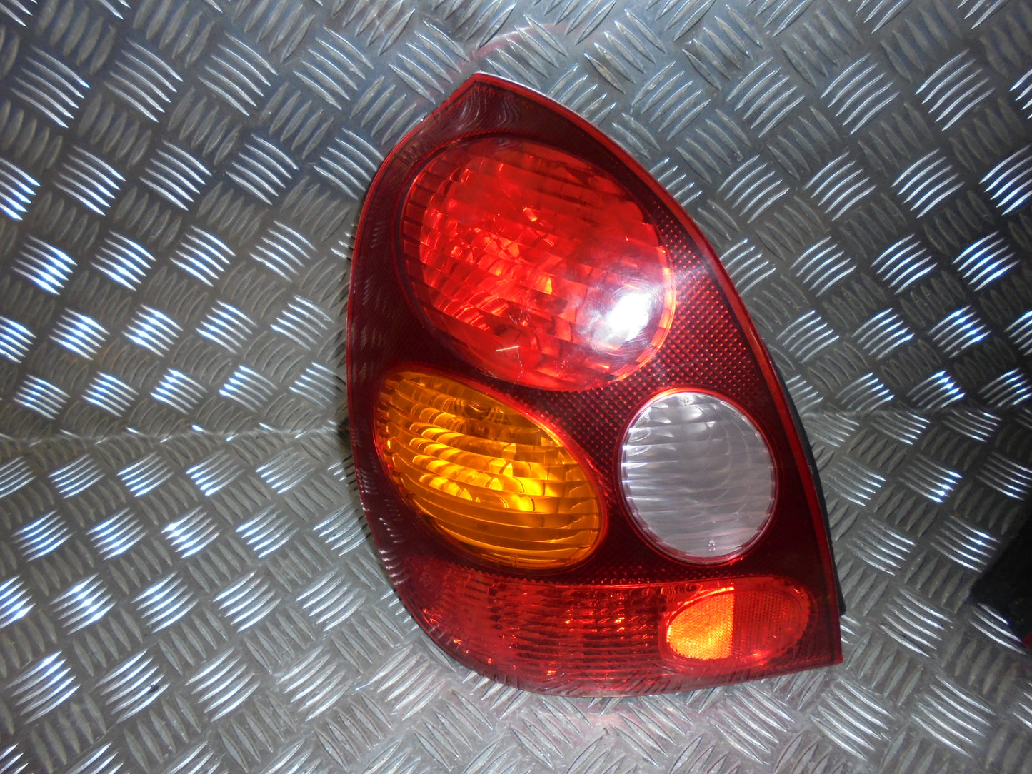 Toyota Corolla 3D E11 Baglygte Med OEM Nr. Ophugger Fra Toyota Ophugger