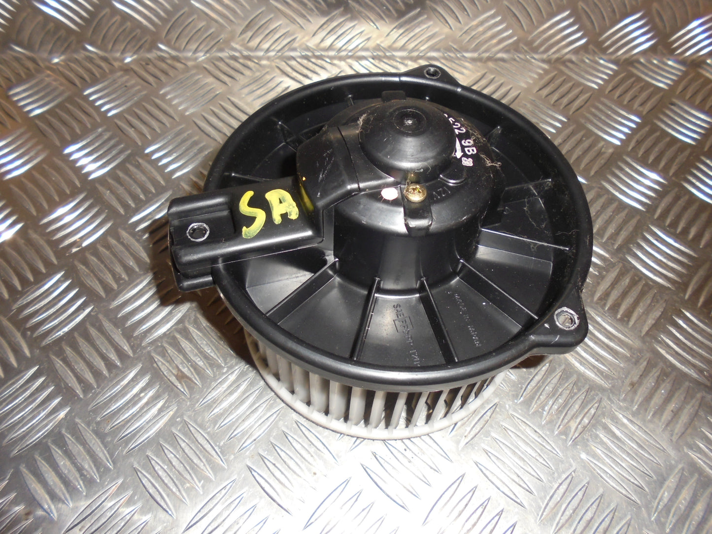 Toyota Corolla 3D E11 Varmeblæser Med OEM Nr. Ophugger Fra Toyota Ophugger