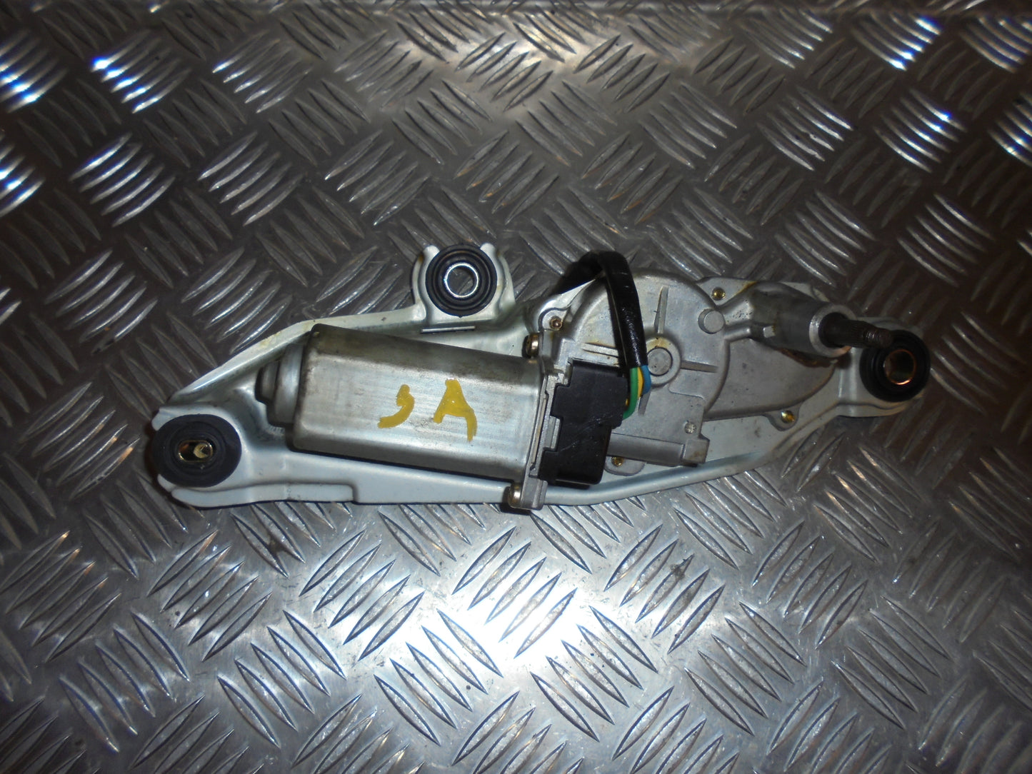 Toyota Corolla 3D E11 Bagrudevisker Motor Med OEM Nr. Ophugger Fra Toyota Ophugger