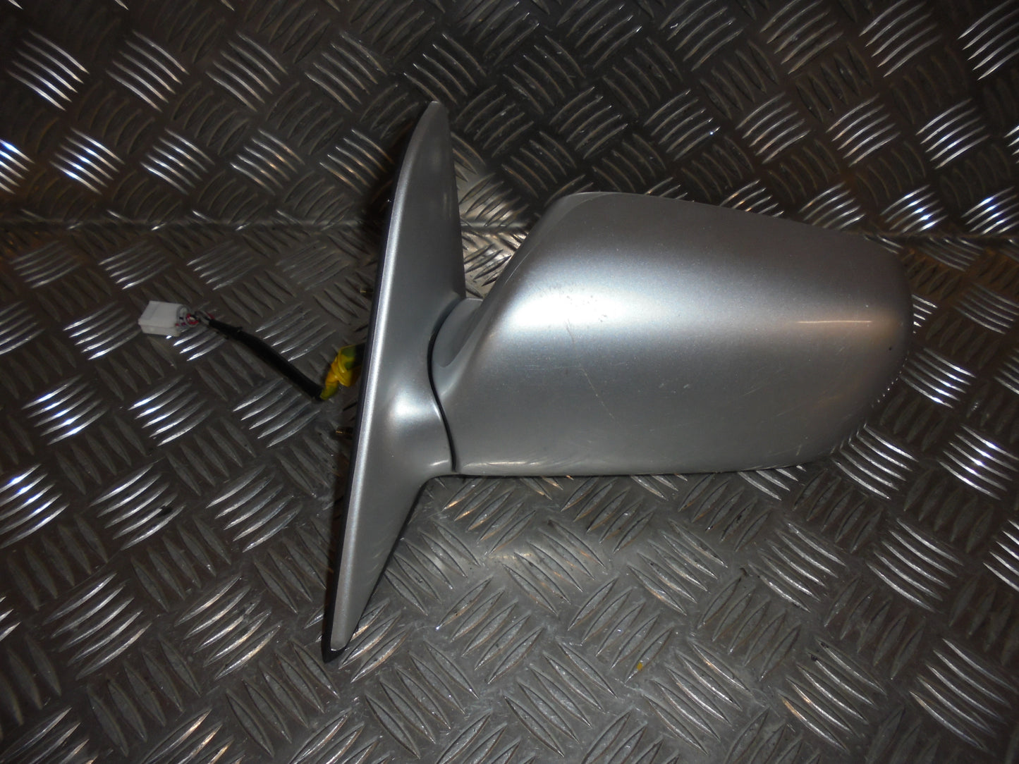 Toyota Corolla 3D E11 Sidespejl Med OEM Nr. Ophugger Fra Toyota Ophugger