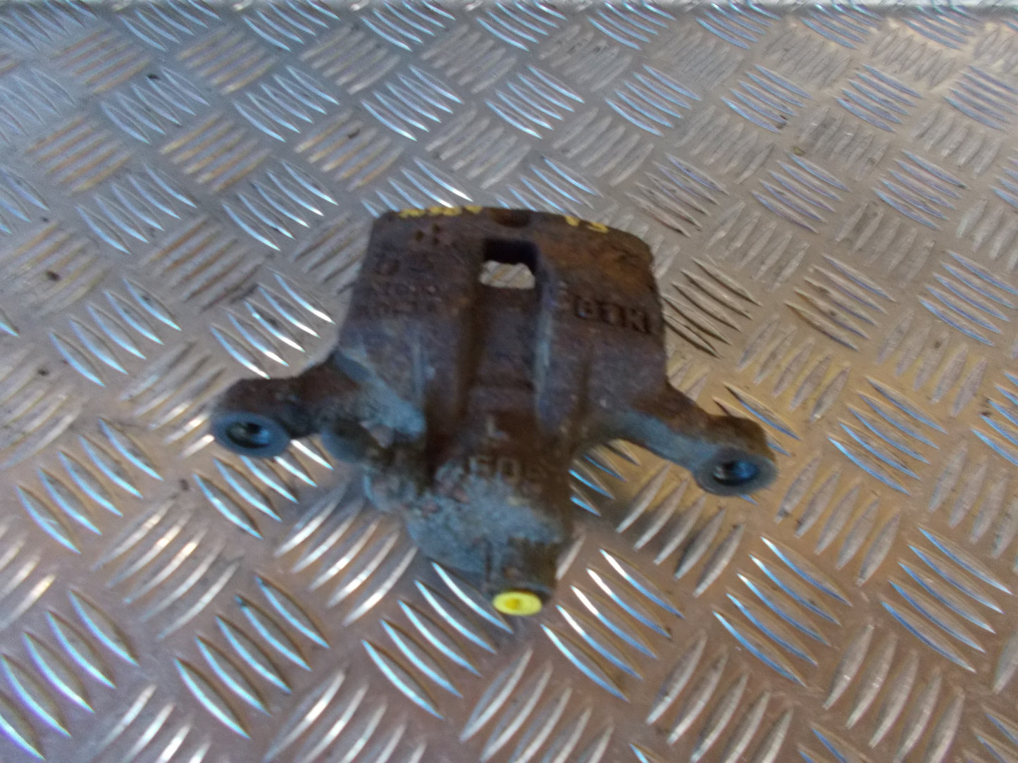 Mitsubishi Galant NEA5 Bremsekaliber VB Med OEM Nr. Ophugger Fra Mitsubishi Ophugger