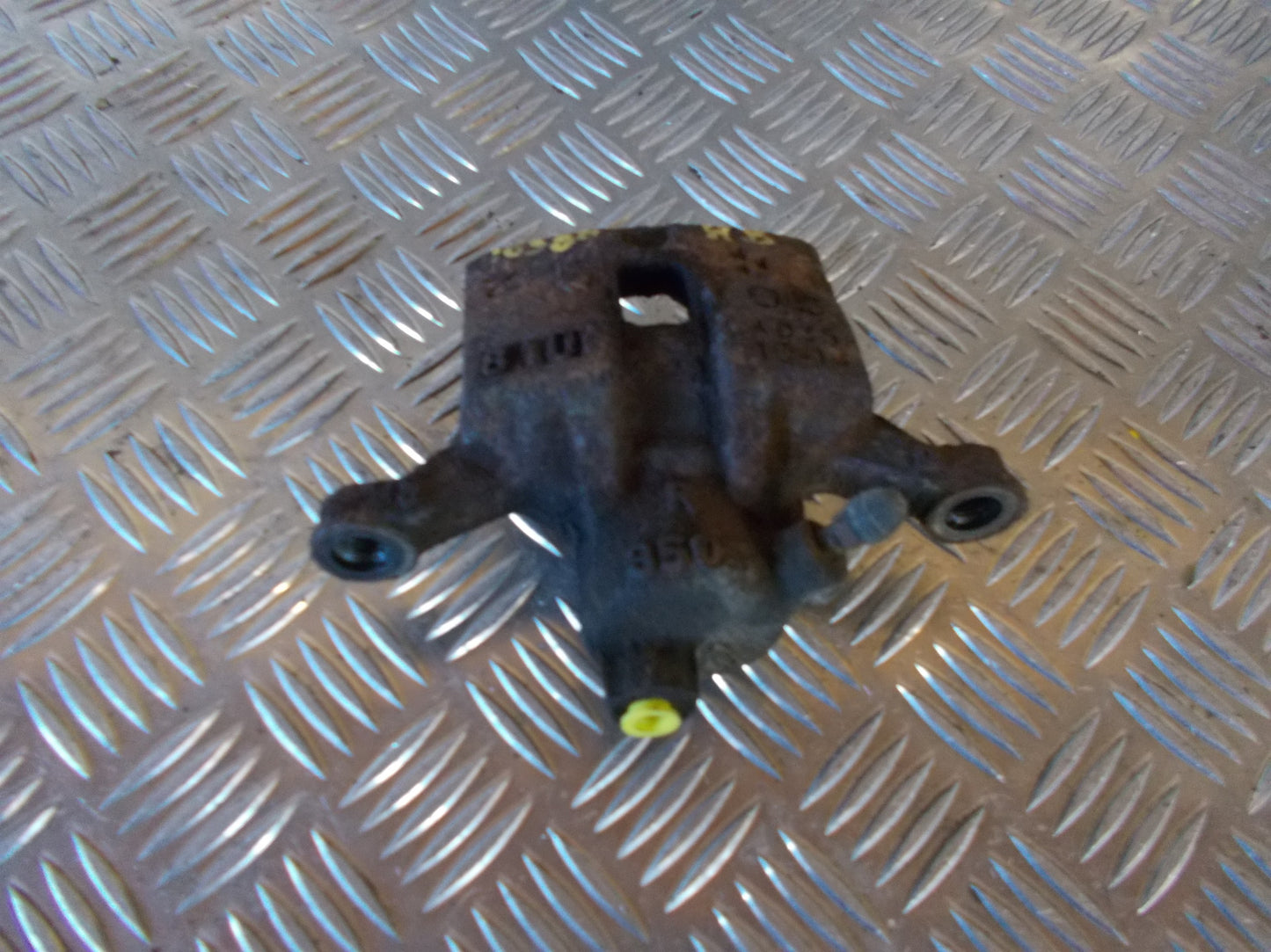 Mitsubishi Galant Nea5 Bremsekaliber Hb Med OEM Nr. Ophugger Fra Mitsubishi Ophugger