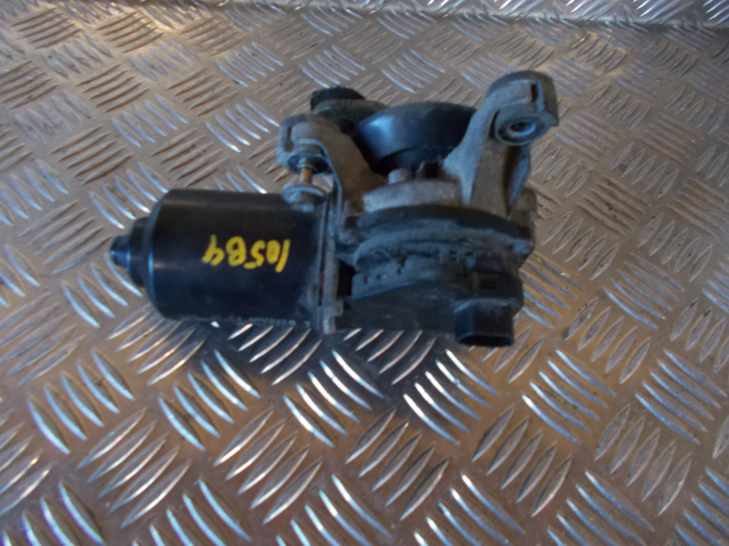 Mitsubishi Galant NEA5 Viskermotor Med OEM Nr. Ophugger Fra Mitsubishi Ophugger