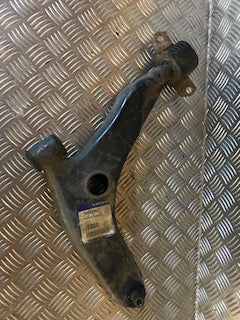 Volvo S40/V40 Bærearm F.N. V Med OEM Nr. Ophugger Fra Volvo Ophugger