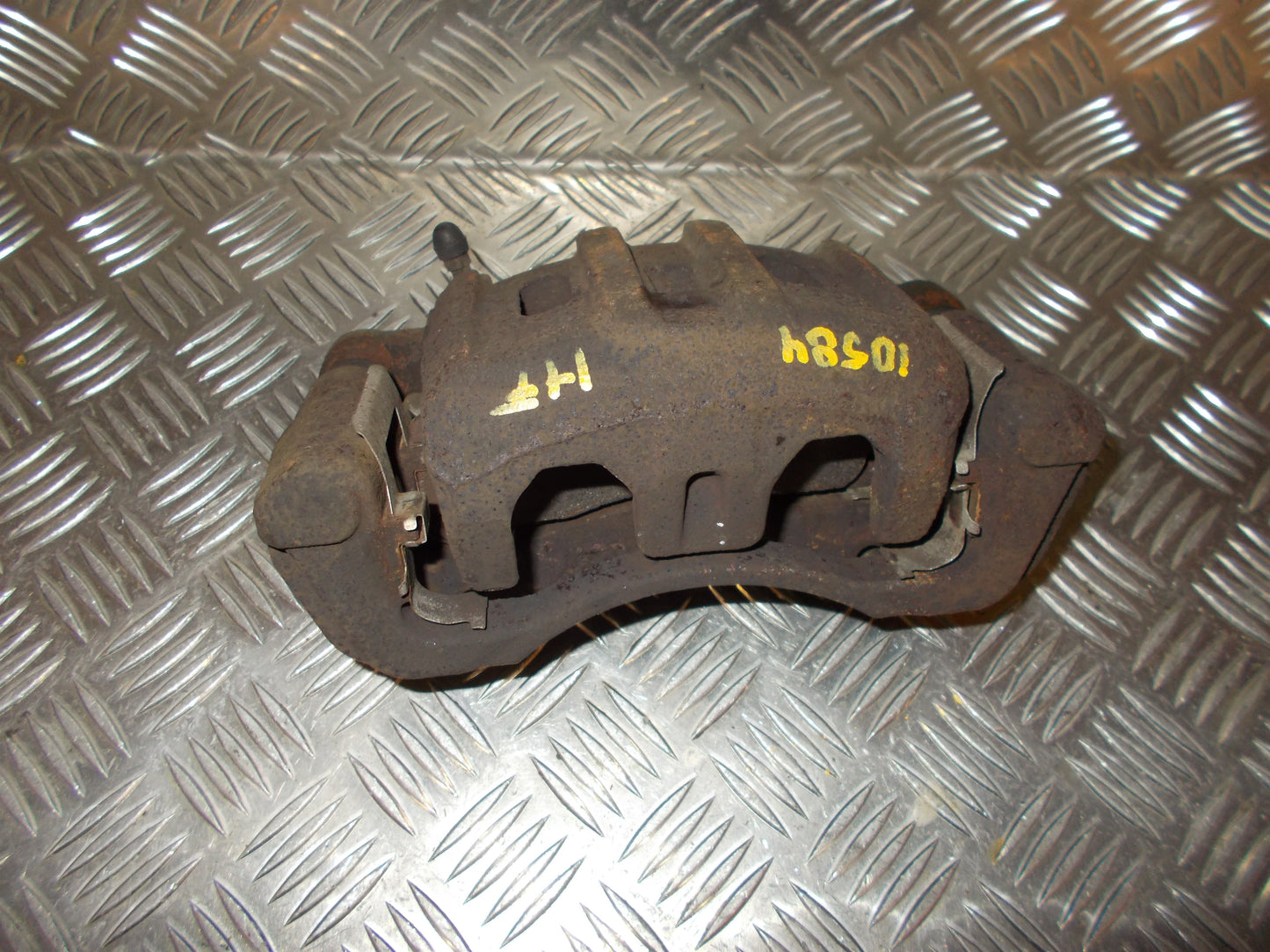 Mitsubishi Galant NEA5 Bremsekaliber HF Med OEM Nr. Ophugger Fra Mitsubishi Ophugger