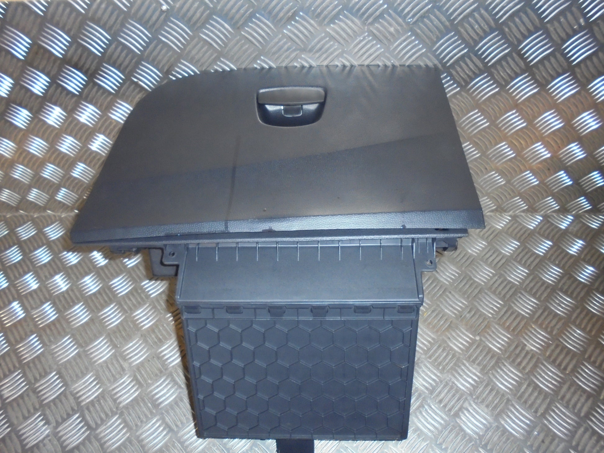 Seat Ibiza 6J Handskerum Med OEM Nr. 6J1857095G Fra Seat Ophugger