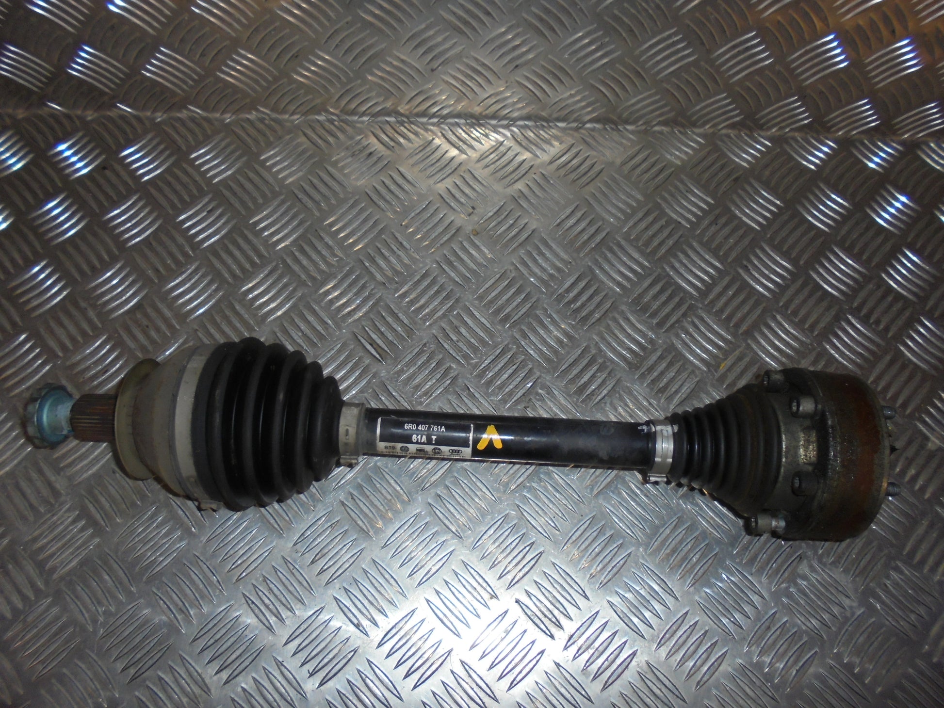 Seat Ibiza 6J Trækaksel For V Med OEM Nr. 6R0407761A Fra Seat Ophugger