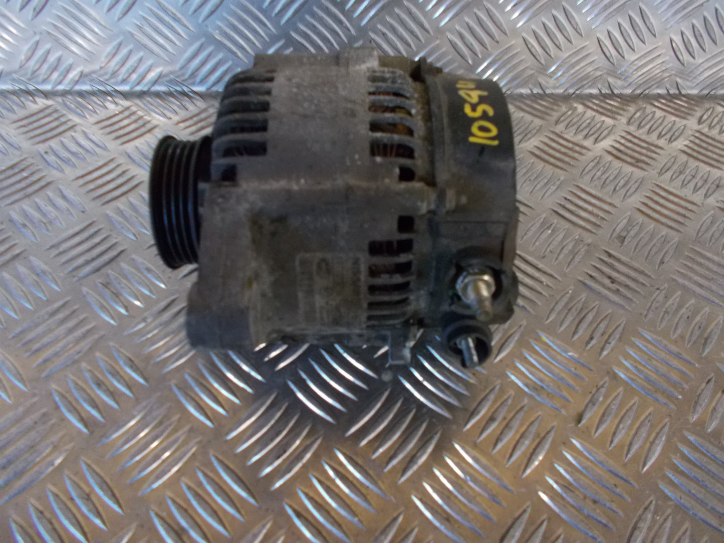 Nissan Primera P11 Generator Med OEM Nr. 231002F01 Fra Nissan Ophugger