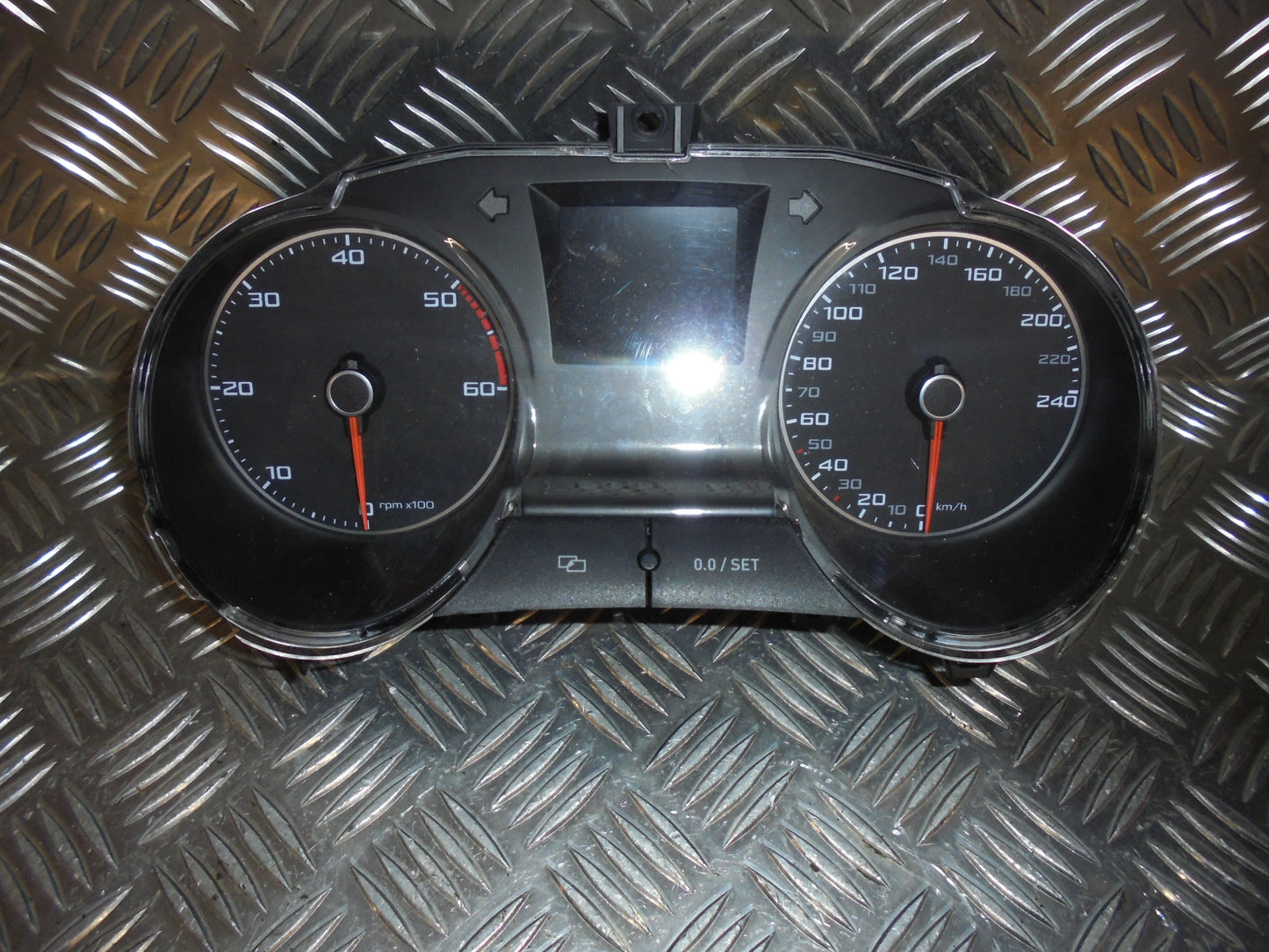 Seat Ibiza 6J Speedometer - Instrument Med OEM Nr. 6J0920805N Fra Seat Ophugger