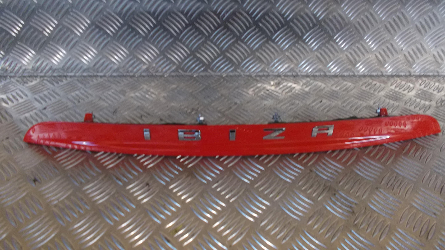 Seat Ibiza Nummerpladelygte Med OEM Nr. 6J8827376H Fra Seat Ophugger