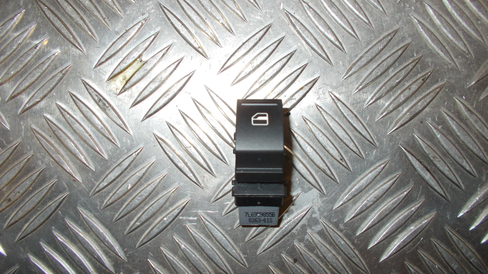 Seat Ibiza 6J Kontakt Rudehejs Med OEM Nr. 7L6959855B Fra Seat Ophugger