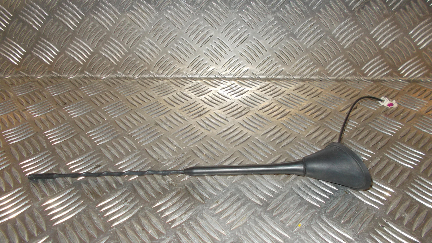 Seat Ibiza Antenne Med OEM Nr. 6J0035501A Fra Seat Ophugger
