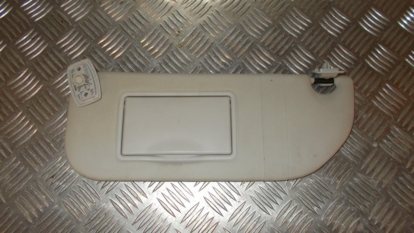 Peugeot 107 Solskærm Med OEM Nr. Ophugger Fra Peugeot Ophugger