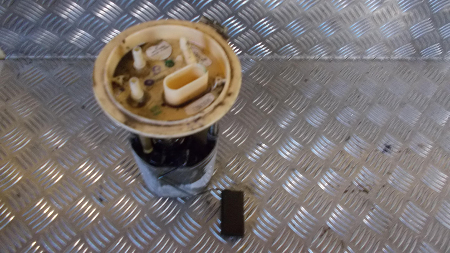 VW Golf 5 1K Benz/Brændstofpumpe El Med OEM Nr. 1K0919050J Fra VW Ophugger