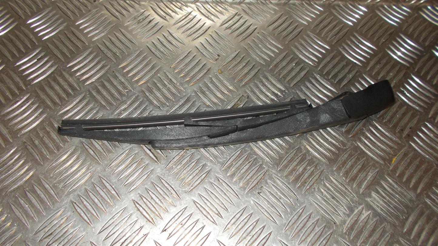 Suzuki Splash Viskerarm Med OEM Nr. Ophugger Fra Suzuki Ophugger