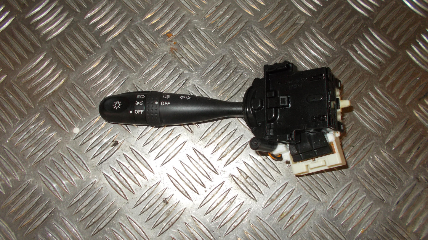 Suzuki Splash Kontakt Blink Med OEM Nr. 3721062JA1 Fra Suzuki Ophugger