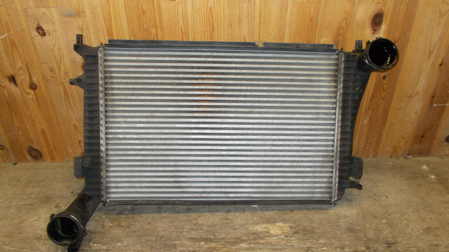 VW Golf 5 1K Køler Intercooler Med OEM Nr. 1K0145803Q Fra VW Ophugger