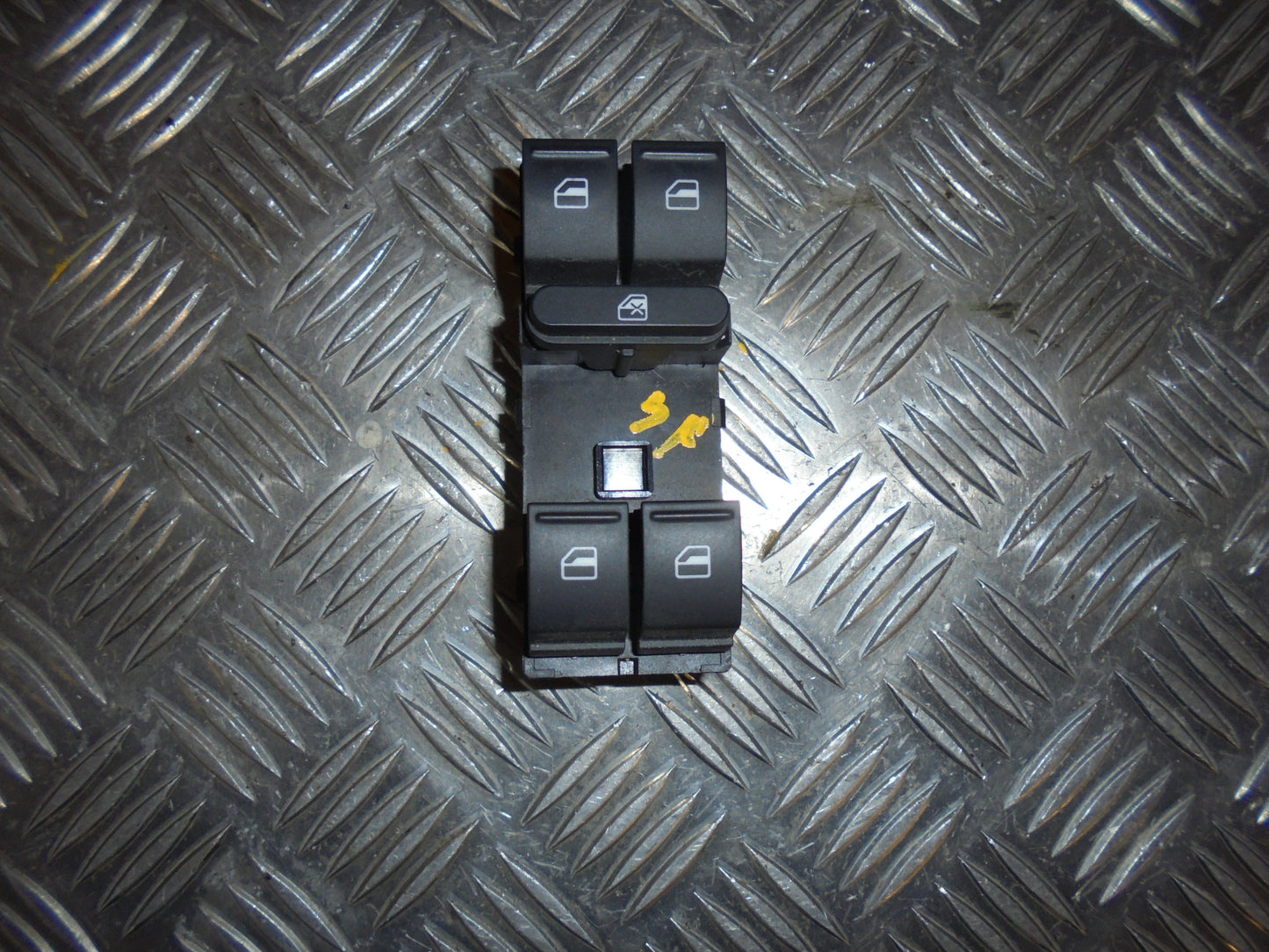 VW Golf 5 1K Kontakt Rudehejs Med OEM Nr. 1K4959857A Fra VW Ophugger