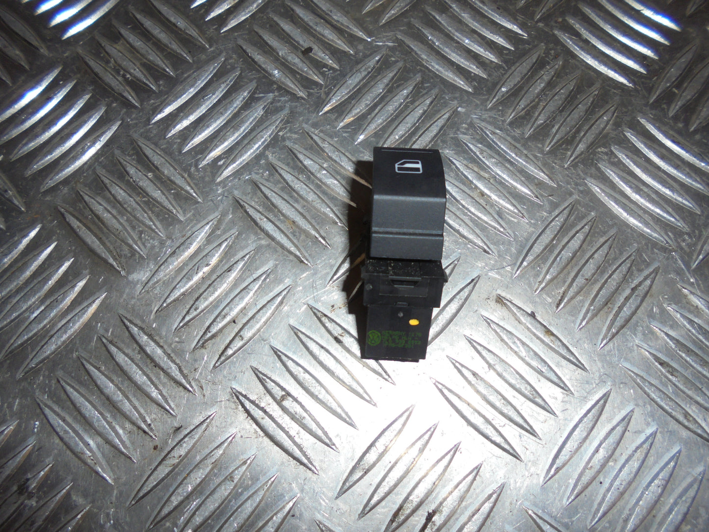 VW Golf 5 1K Kontakt Rudehejs Med OEM Nr. 7L6959855B Fra VW Ophugger