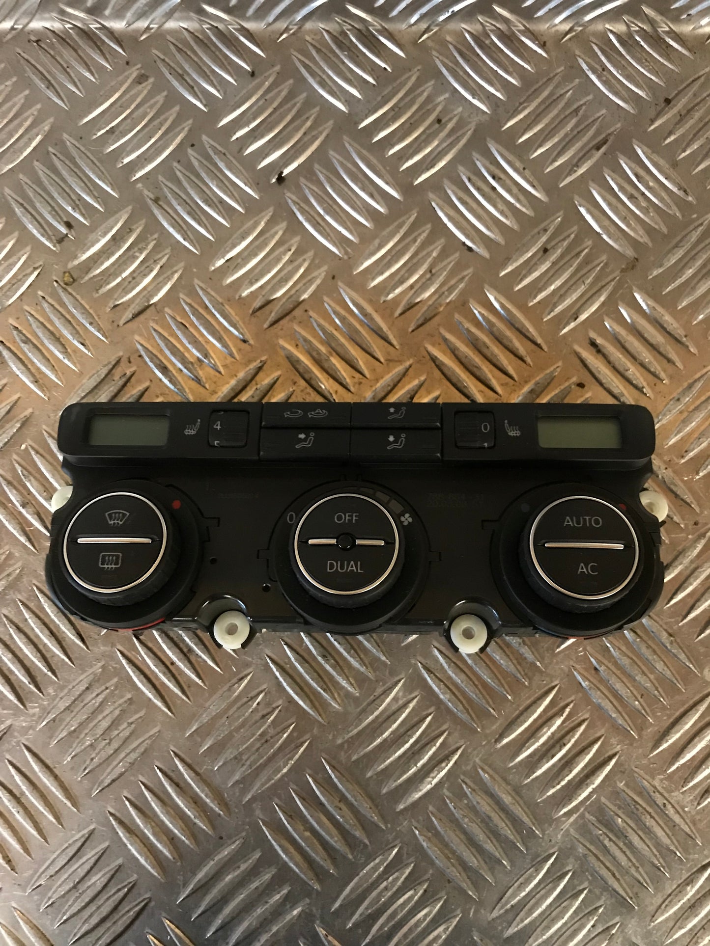 VW Golf 5 1K Varmeregulering Med OEM Nr. 1K0907044DA Fra VW Ophugger