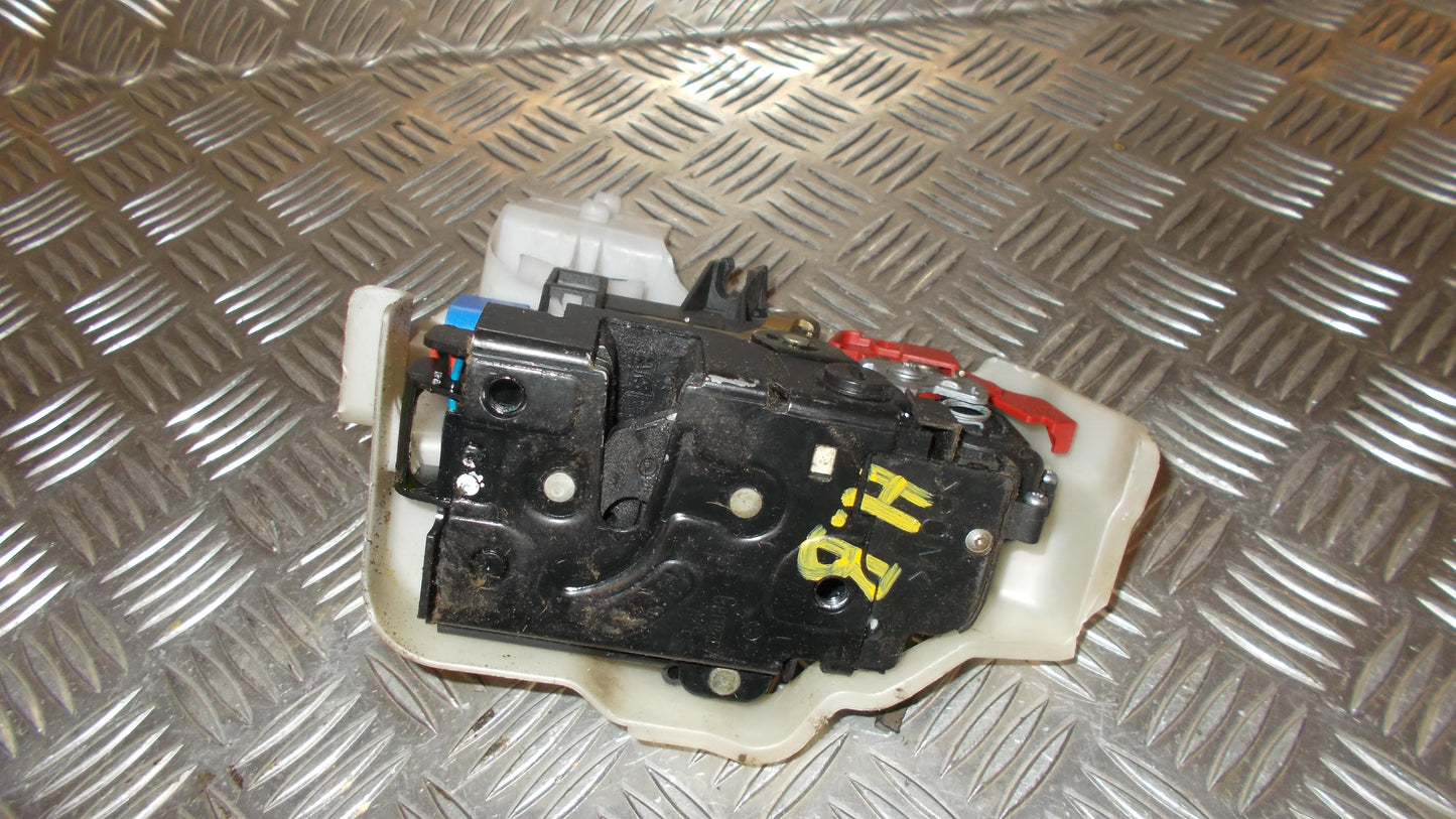 VW Touran 1T GP Dørlås Med OEM Nr. 7L0839016D Fra VW Ophugger
