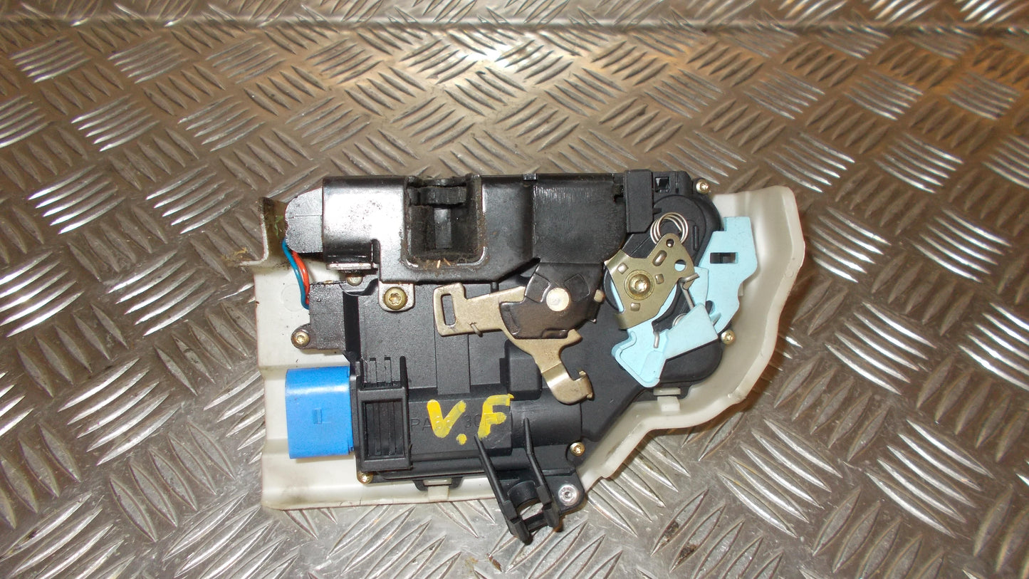 VW Touran 1T GP Dørlås Med OEM Nr. 3D1837015 Fra VW Ophugger