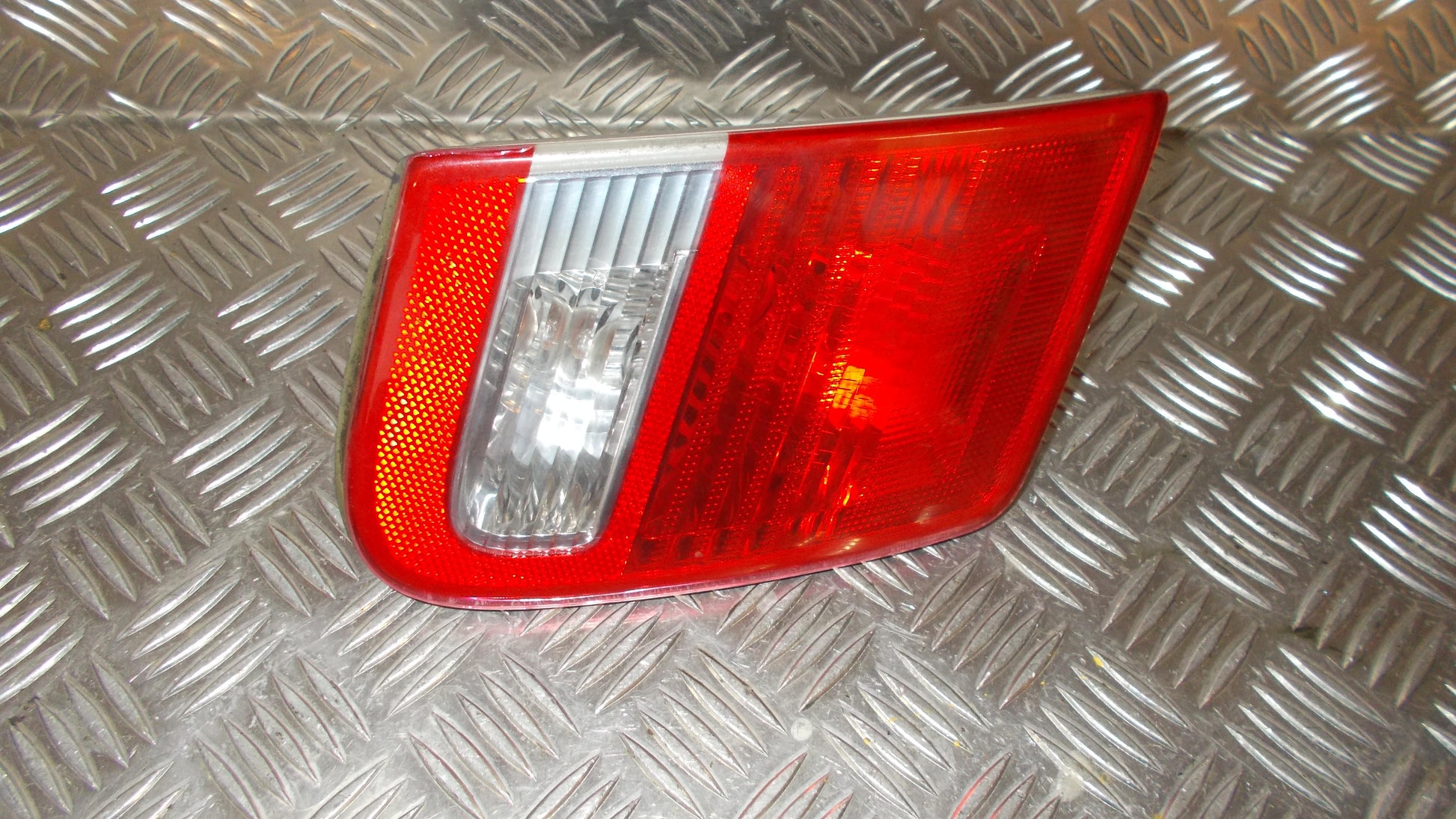 Mazda 626 GF/GW Baglygte Med OEM Nr. Ophugger Fra Mazda Ophugger