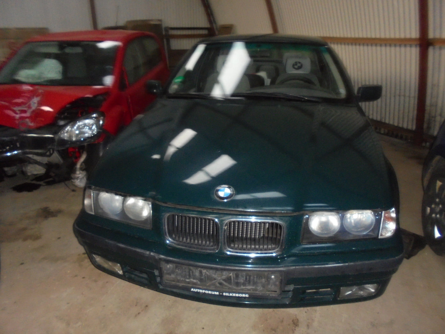 BMW 3-Serie E36 Pluk-Selv-Bil Med OEM Nr. Ophugger Fra BMW Ophugger