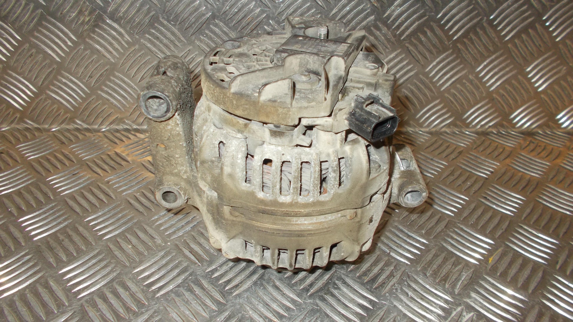 Ford Transit Forhj Generator Med OEM Nr. 0124415030 Fra Ford Ophugger