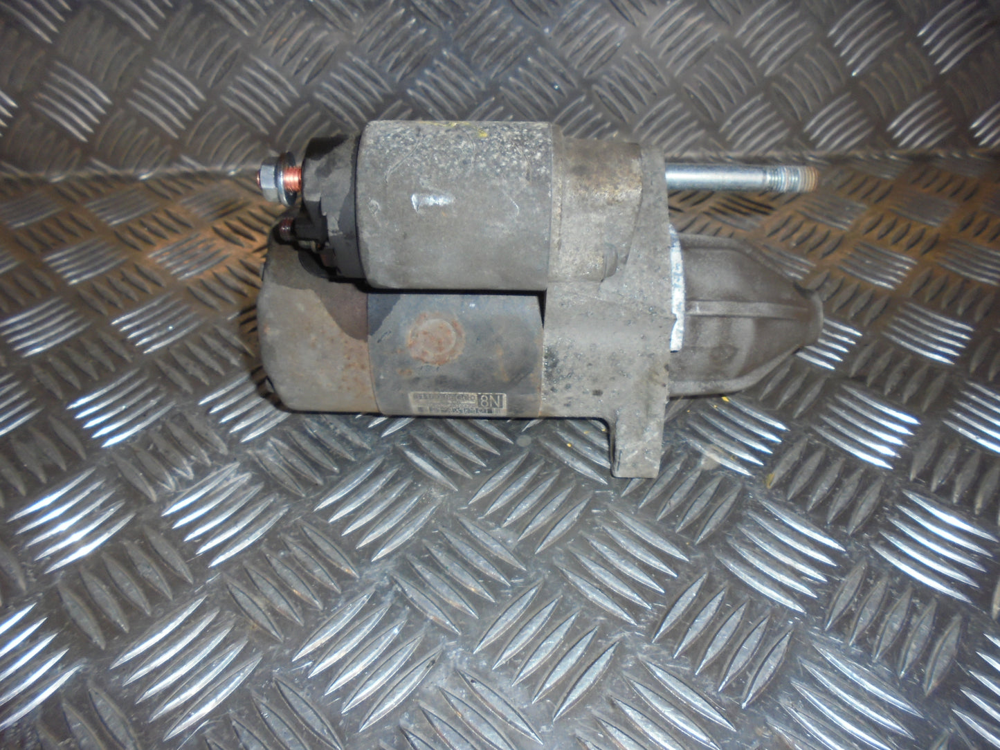 Suzuki Swift Starter Med OEM Nr. 3110086G00 Fra Suzuki Ophugger