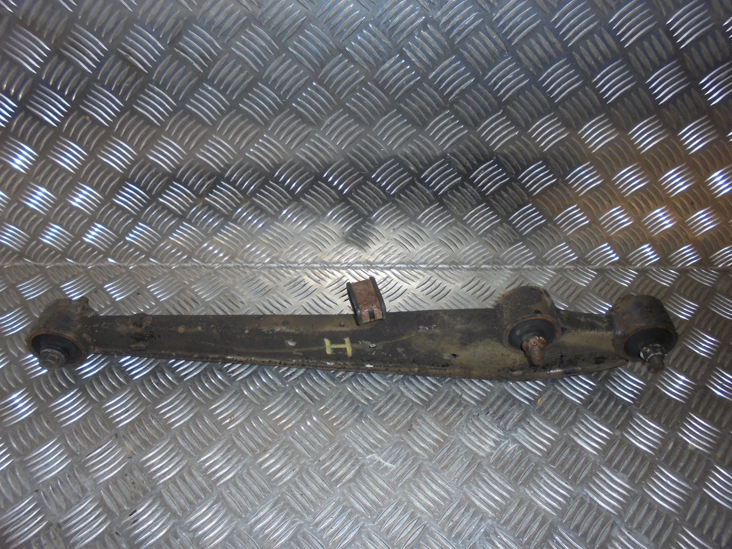 Suzuki Alto Bærearm Bag H Med OEM Nr. Ophugger Fra Suzuki Ophugger