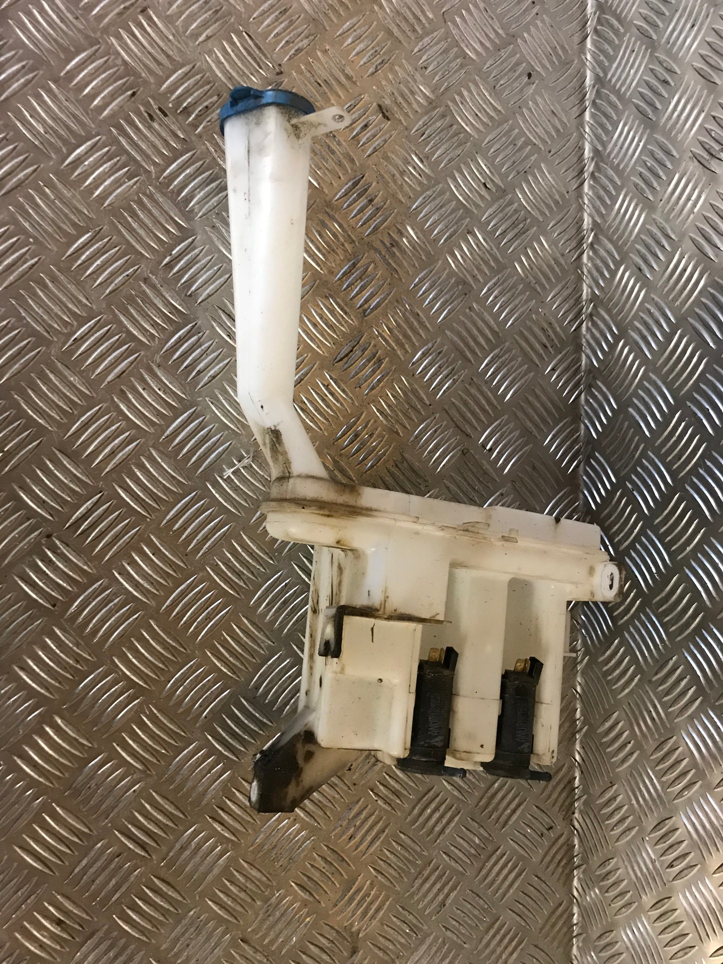 Suzuki Alto Sprinkler M/Motor Med OEM Nr. Ophugger Fra Suzuki Ophugger