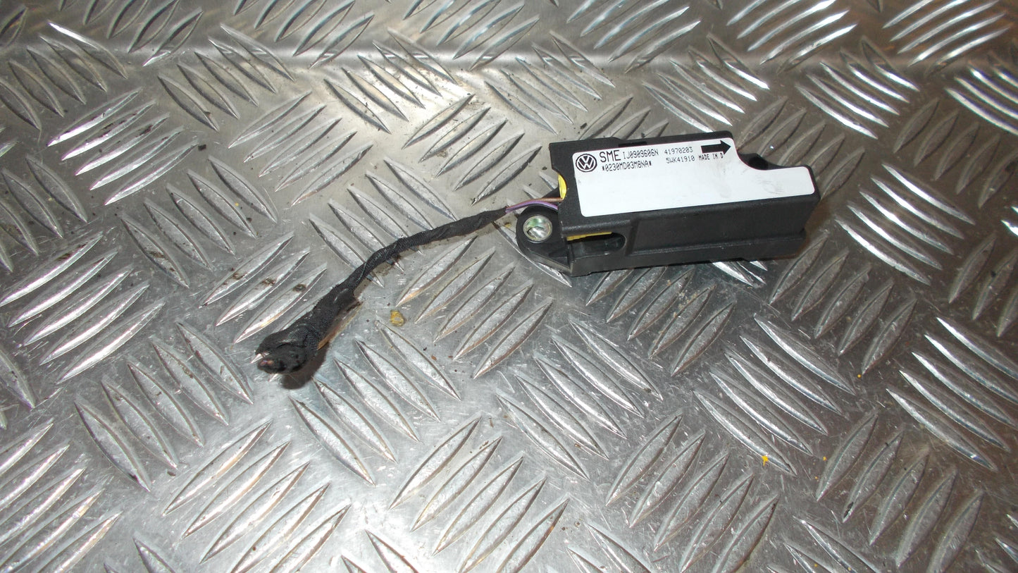 VW Passat 3B Airbag Føler Med OEM Nr. 1j0909606n Fra VW Ophugger