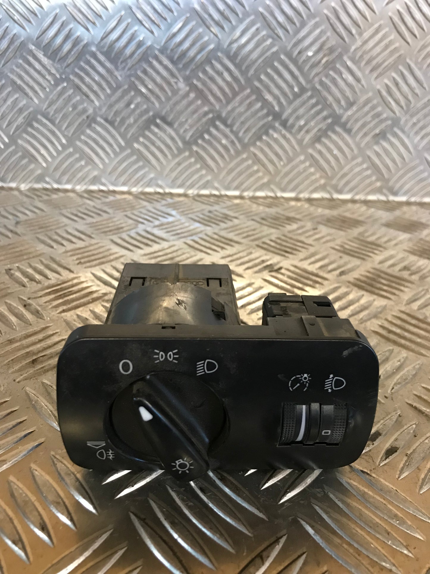 Seat Cordoba Kontakt Lys Med OEM Nr. Ophugger Fra Seat Ophugger