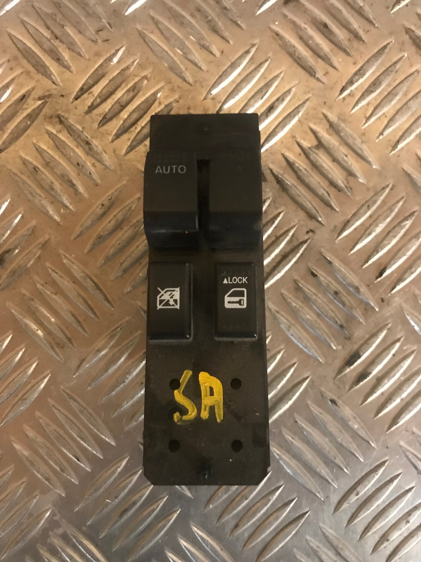 Suzuki Sx4 Kontakt Rudehejs Med OEM Nr. Ophugger Fra Suzuki Ophugger