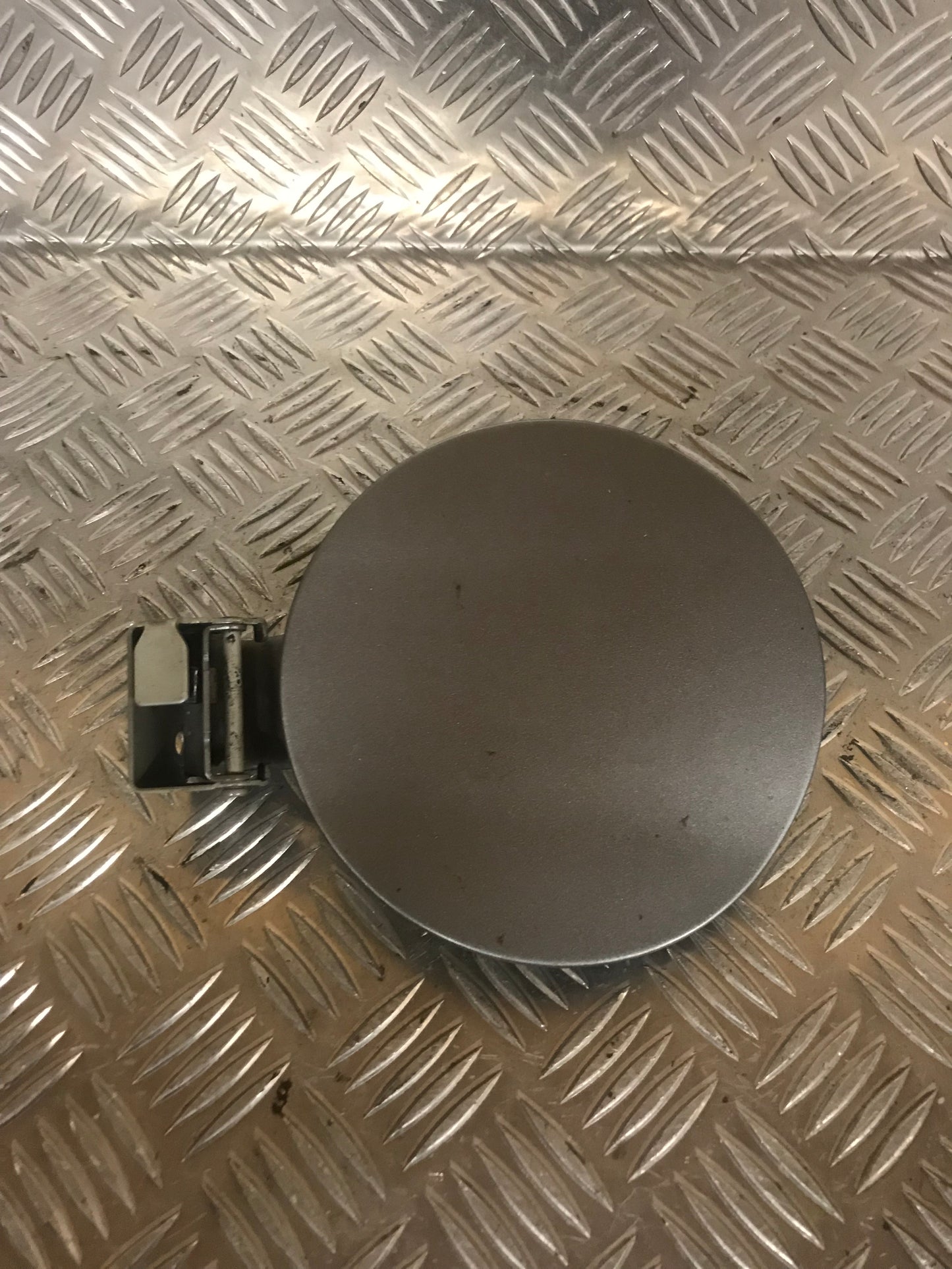 Suzuki Sx4 Benzinklap / Tankklap Med OEM Nr. Ophugger Fra Suzuki Ophugger